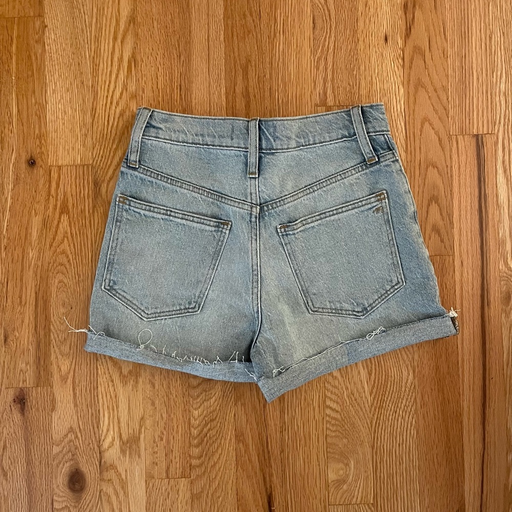Never worn tags attached. Madewell cute denim shorts light wash size 23